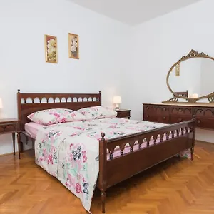 Dzeki Apartman