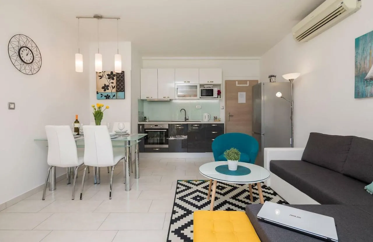 Apartments Centerlink Split
